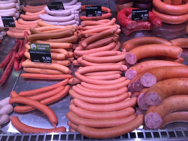 vitrine-TAVERNES-min_sausages_meat_butchery-1069321